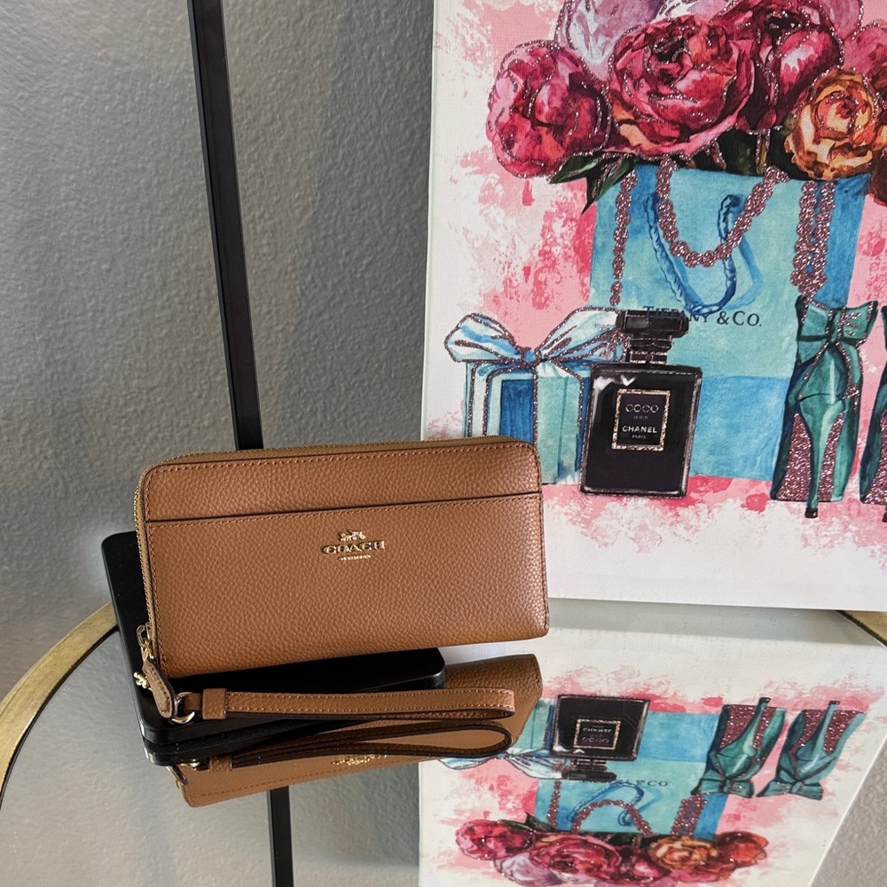 Coach Accordian Zip Wristlet Brown Pebble Leather EUC